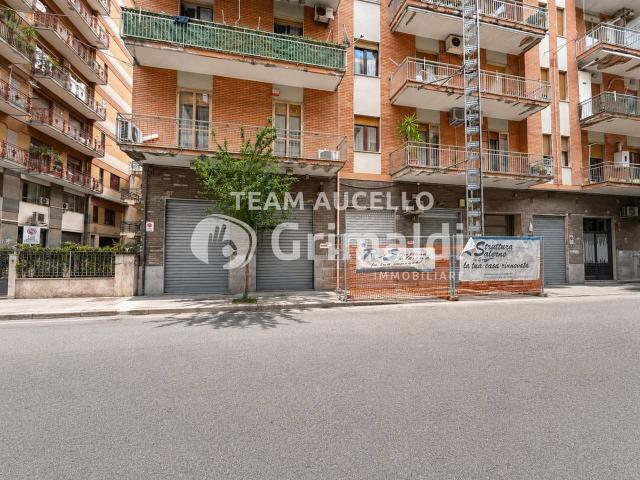Negozio in vendita a Salerno