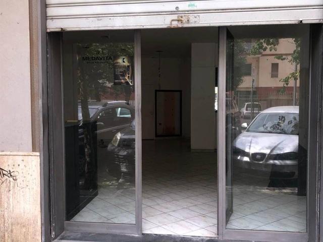 Negozio in vendita a Salerno