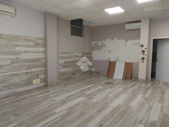 Negozio in vendita a Saronno