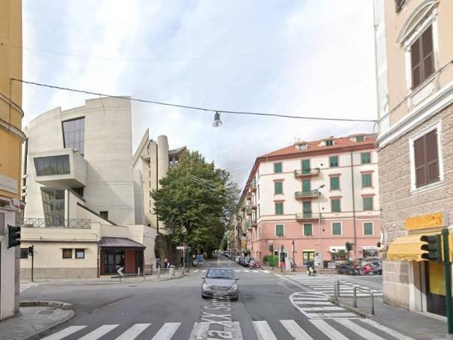 Negozio in vendita a Savona