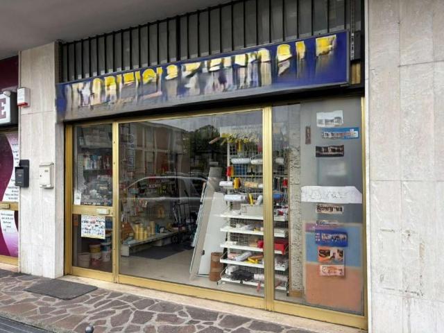 Negozio in vendita a Seriate