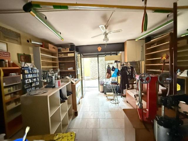 Negozio in vendita a Seriate
