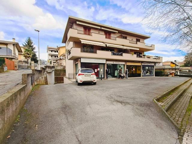 Negozio in vendita a Sutri