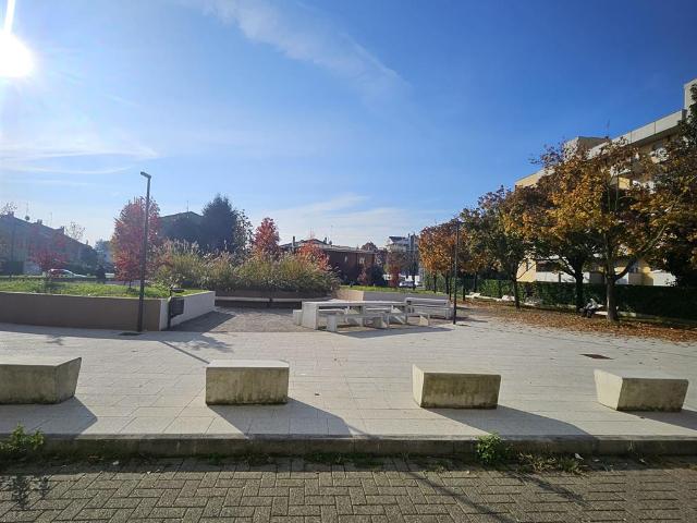Negozio in vendita in piazza cooperazione 7, Muggiò