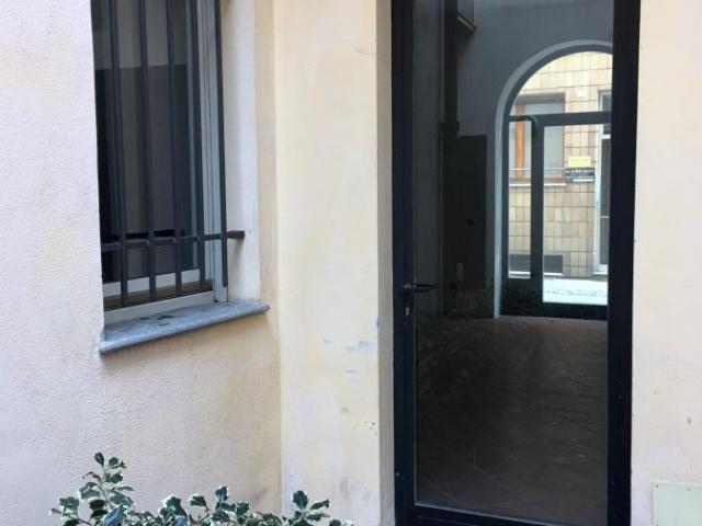 Negozio in vendita in via c erruti 9, Novara