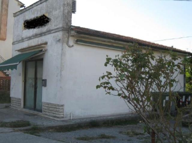Negozio in vendita, Lucca san vito