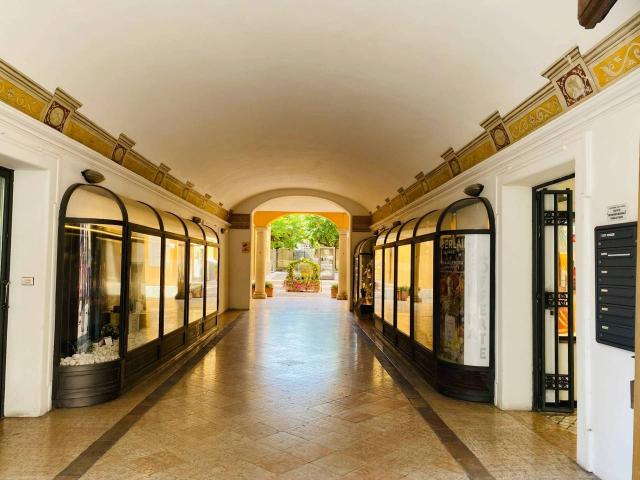 Negozio in vendita/affitto a Desenzano Del Garda
