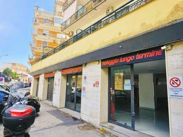Negozio in vendita/affitto a Napoli
