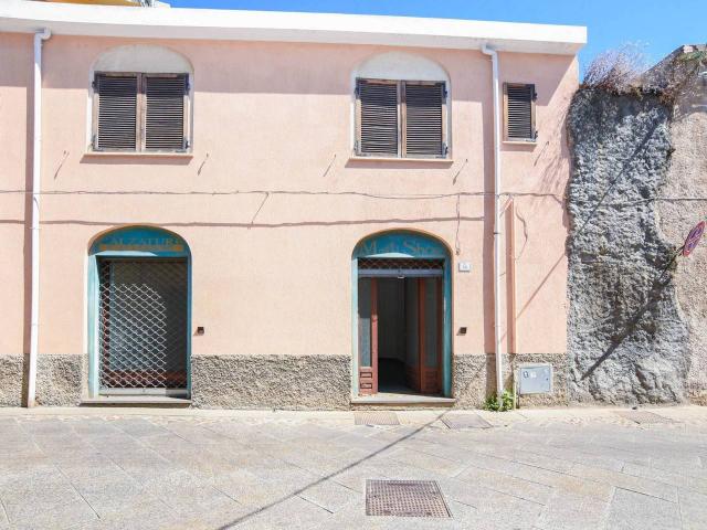 Negozio in vendita/affitto a Nuoro