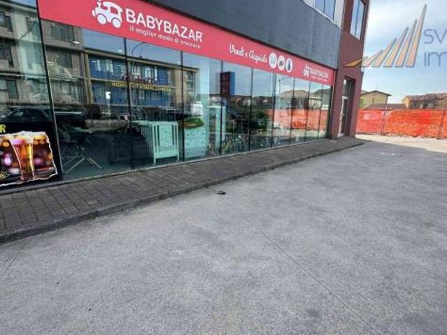 NEGOZIO PLURIVETRINE IN AFFITTO A BRUGHERIO