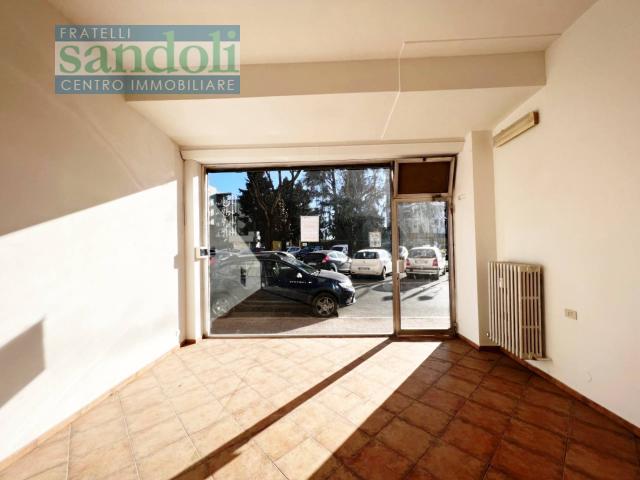 Negozio Ufficio in affitto a Vercelli, Semicentro