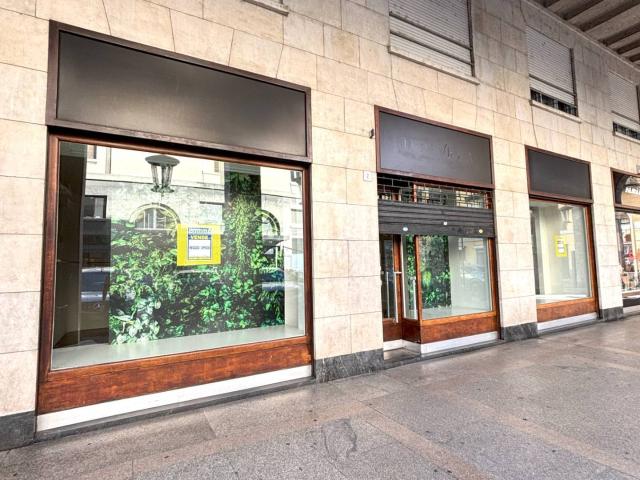 Negozio Ufficio in vendita a Vercelli, Centro