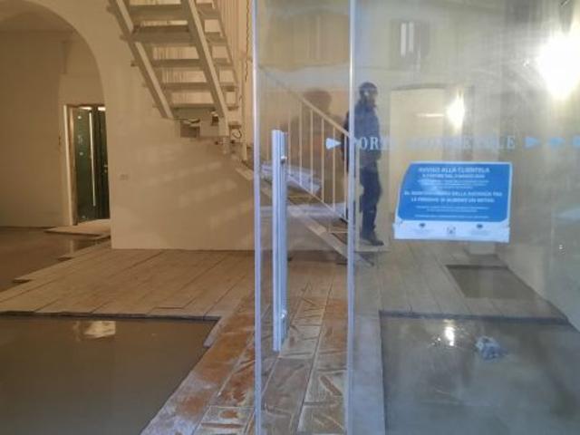 NEGOZIO VIA VIGEVANO 50 MQ