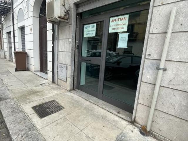 NEGOZIO VIA CARINI,82 P.zza S.Francesco Di Paola c1 accanto Buttice 'bistro't