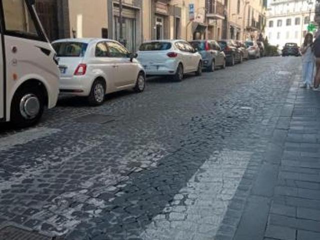Negozio 1 locale Rif. 2511