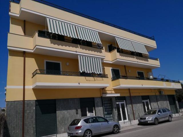 Negozio 230MQ CASORIA 3 punti luce