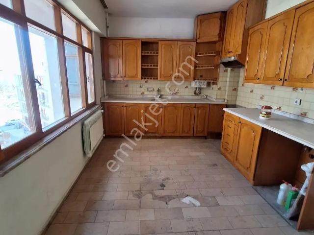 Nehirden Yayla Gibi Saltak Caddesi Üzerinde Satılık 4+1 Daire