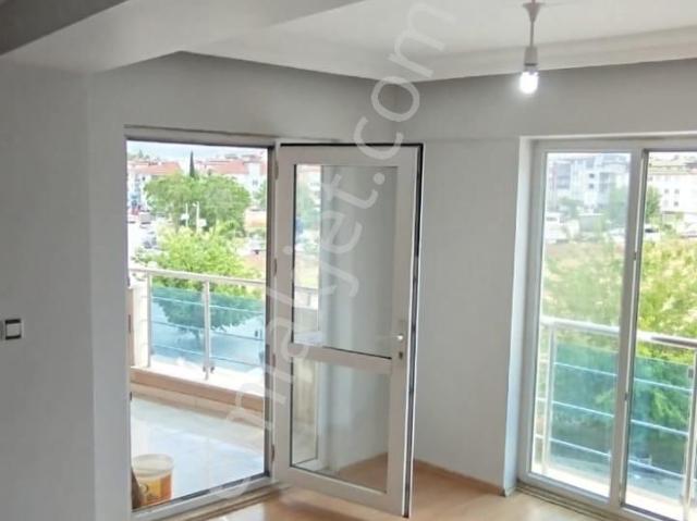 Nehirden Dokuzkavaklarda Ana Cadde Üzeri Satılık 2+1 Daire