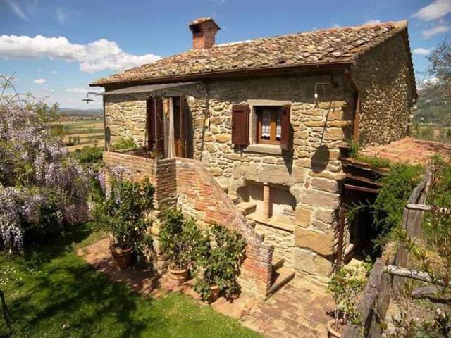 Nei pressi della storica città di Cortona, immerso nel verde. 130m² Cortona