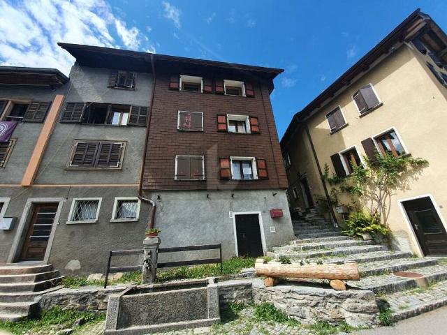 NEL CUORE DEL PAESE CON TANTO POTENZIALE