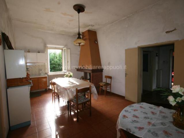 Nel cuore della storica Cortona, proponiamo in vendita una p. 521m² Cortona