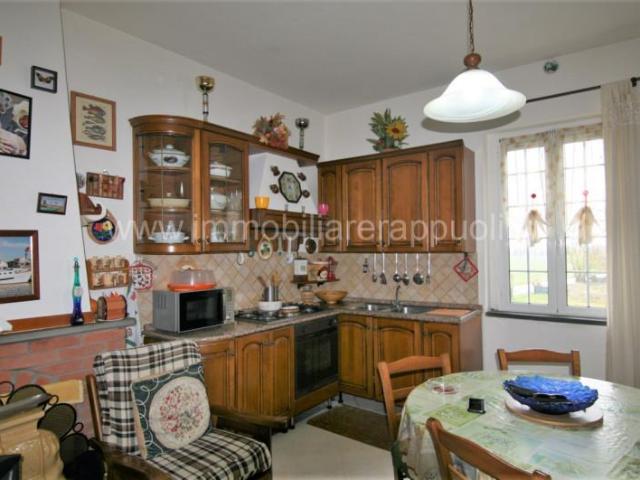 Nel suggestivo contesto della campagna cortonese, proponiamo. 244m² Cortona