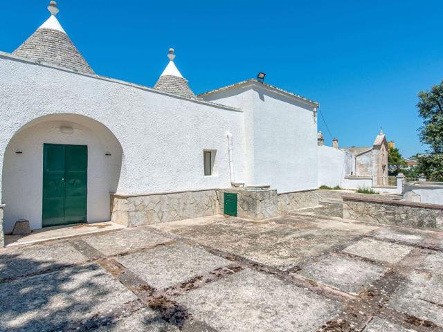 Nel territorio di Martina Franca, in Via Mottola, all'intern. 253m² Martina Franca