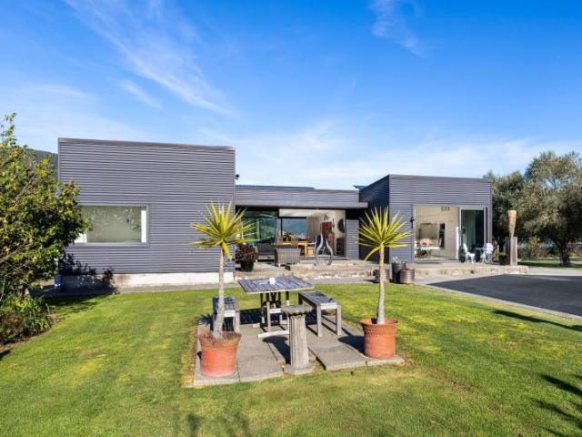 Luxury meets waterfront living