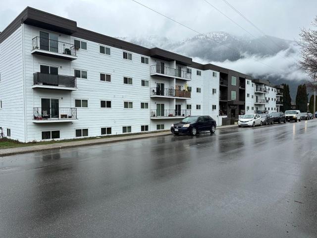 Nelson Lakeview Apartments 1 Bedroom Apartment for Rent at 505 Second St, Nelson, BC V1L 5P2