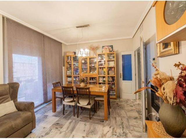 Nervión Santa Justa. Excelente vivienda familiar de 3 habitaciones 2 baños se vende. Piscina