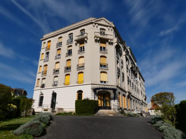 NERIS LES BAINS agréable station thermale. Bel appartement de 93 m2