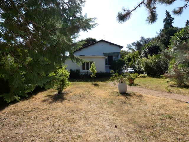 NERIS LES BAINS belle maison de famille de 172 m2 avec parc de 1500m2