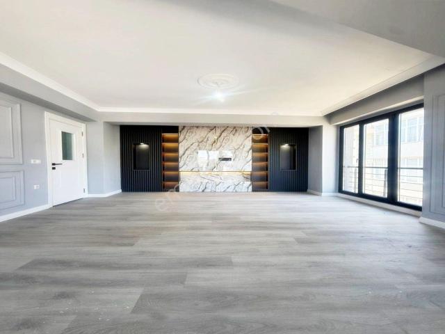 Nes Yapı'dan Beylikdüzün'de Metrobüse Yakın Sıfır Geniş Kullanımlı Satılık Dublex Daire!