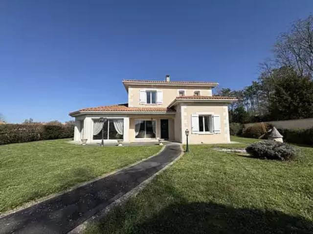 Neuville de Poitou 86170 Achat / Vente maison 8 pièces t8