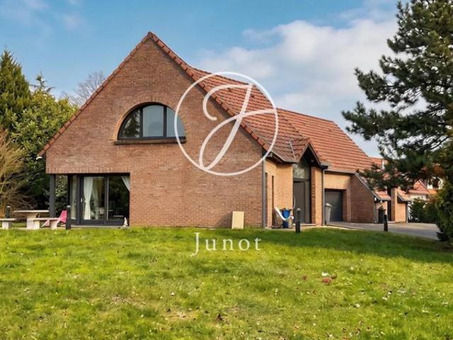 Neuville en Ferrain – DRONCKAERT Maison individuelle – 179,92m² habitables – 246,41m² au sol – 4 chambres – Garage