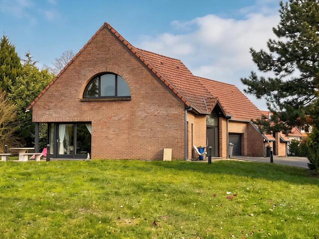 Neuville en Ferrain – DRONCKAERT Maison individuelle – 179,92m² habitables – 246,41m² au sol – 4 chambres – Garage