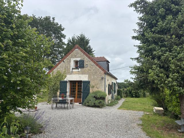 Neuvy le Barrois Maison authentique avec un terrain de 2 330 m2 dans un cadre rural paisible