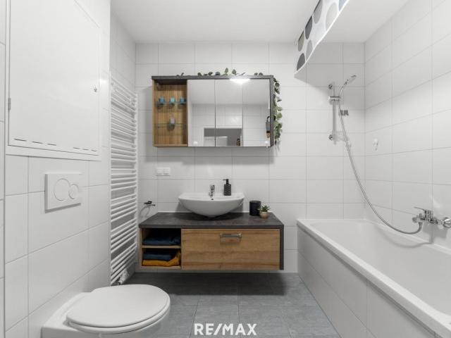 Neuwertige, moderne 2 Zimmer Wohnung mit traumhafter Loggia