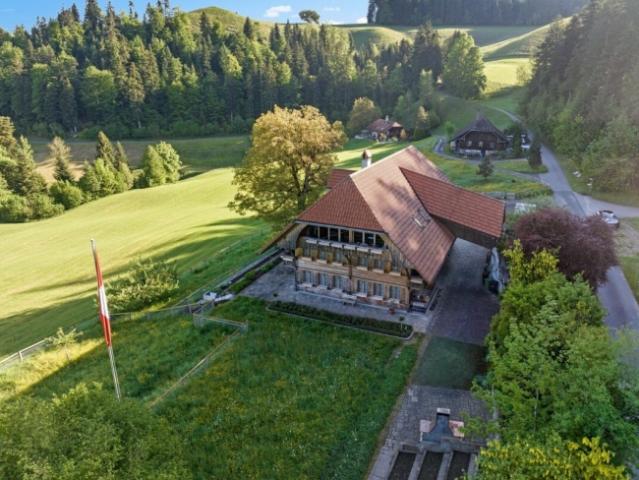 NEUWERTIGE OASE DER RUHE UND KRAFT AUF 7'420 M²