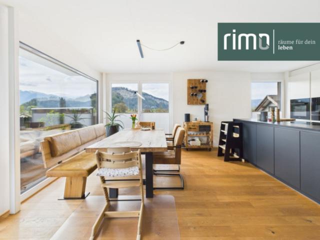 Neuwertige Dachgeschosswohnung in Götzis: 5 Zimmer, Terrasse, 3 Stellplätze!
