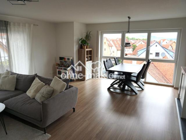 Modern, fast neu und einzugsbereit* helle 6 Zimmer Maisonette Wohnung in Sersheim