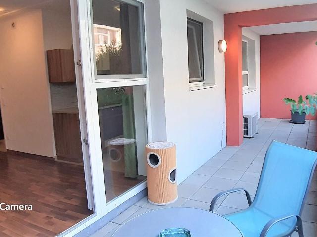 Neuwertige Wohnung im Zentrum m. großer Loggia, Tiefgarage und Ruhelage