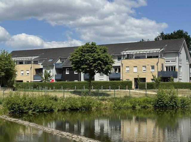 Neuwertige Wohnung mit Balkon und Aufzug in ruhiger, idealer Lage