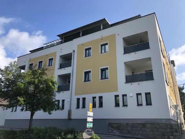 Neuwertige 2 Zimmer Wohnung mit PKW Stellplatz im Zentrum von Gurten