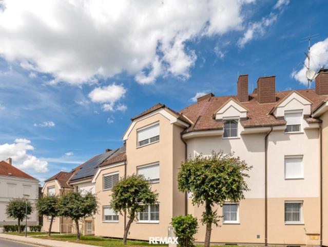 Neuwertige 3. Zi Wohnung mit Stellplatz und großem Keller bei Bad Pirawarth