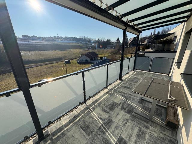 Neuwertige 3 Zimmer Eigentumswohnung 78,06m² mit großem Balkon & 2 Carport in Jagerberg