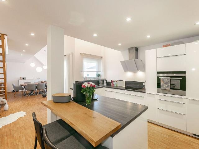 Neuwertige 4,5 Zimmer Maisonette Wohnung