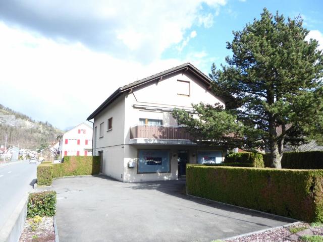 Neuwertige 4.5 Zimmer Maisonettwohnung im Dorfzentrum