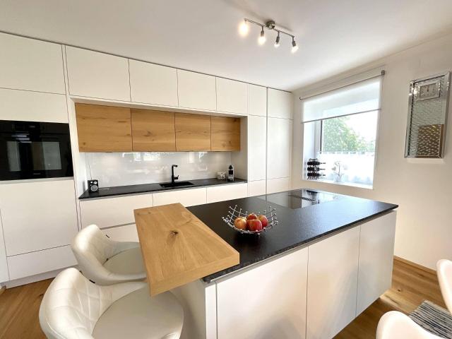 Neuwertige 4 Zi. Wohnung mit Terrassenbalkon am Holzöstersee ca. 300m