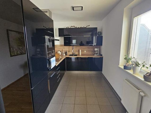 Neuwertige 4 Zimmer Wohnung in Mannswörth mit Balkon, Terrasse & Garage – 104m² Wohnkomfort!